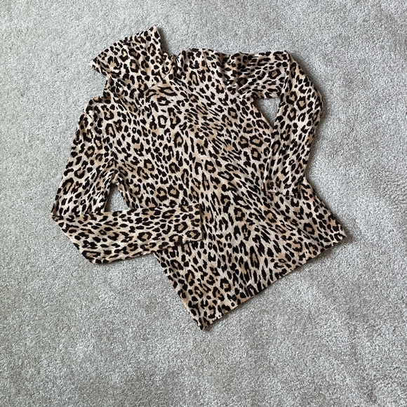 J. Crew Women’s Leopard Print Tissue Turtleneck Top size Small Like New! - Picture 1 of 4